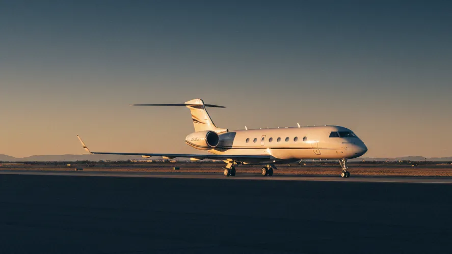 Ultra Long Range sur le tarmac au coucher du soleil, aviation d'affaires au Maroc